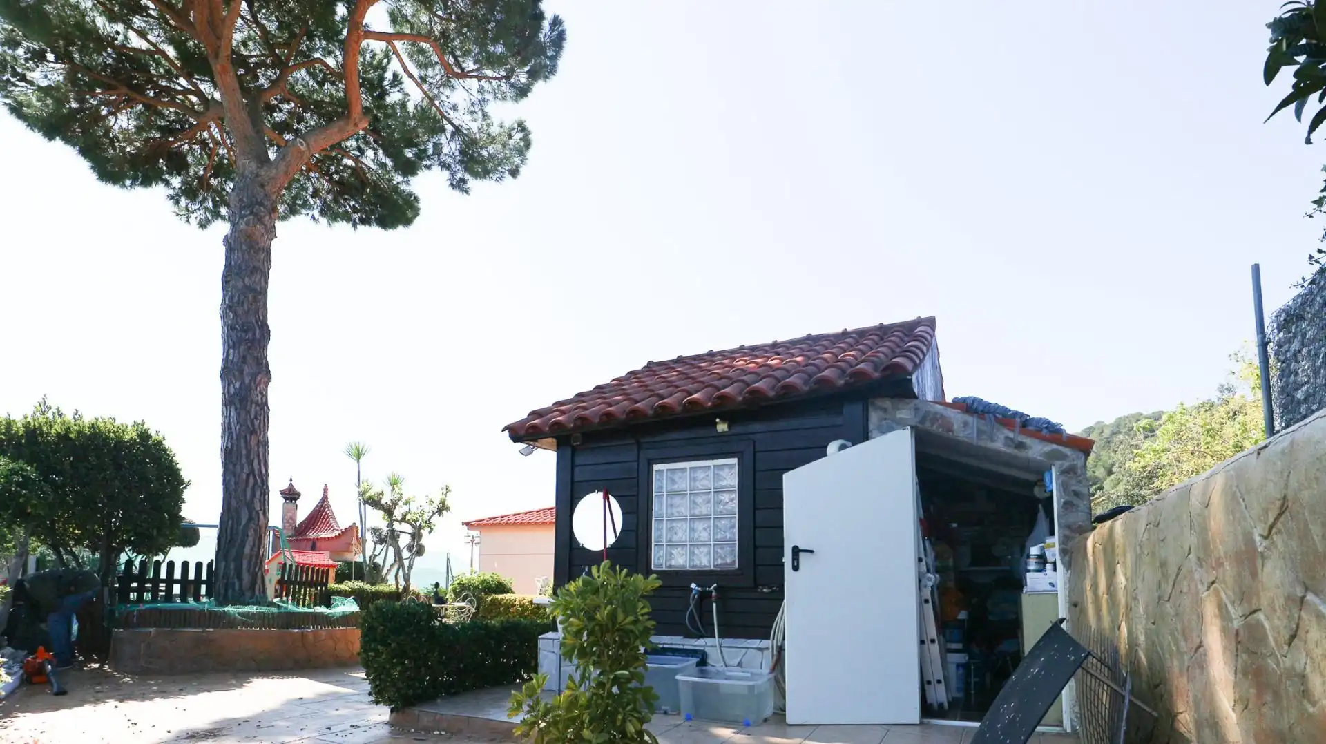 Vista exterior de Casa o xalet en venda en Sant Cebrià de Vallalta amb Aire condicionat, Jardí privat i Terrassa