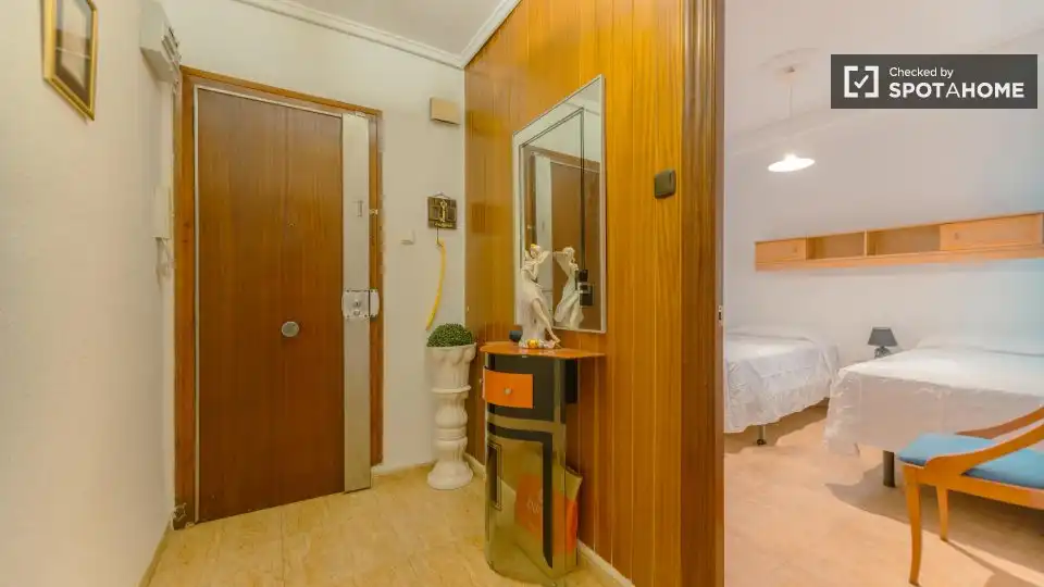 Piso con terraza en alquiler en Poblats Marítims, imagen 2