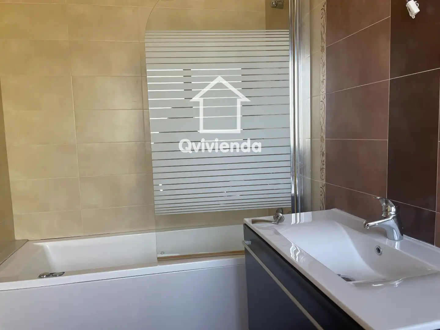 Baño de Casa adosada en venta en Montmeló con Calefacción