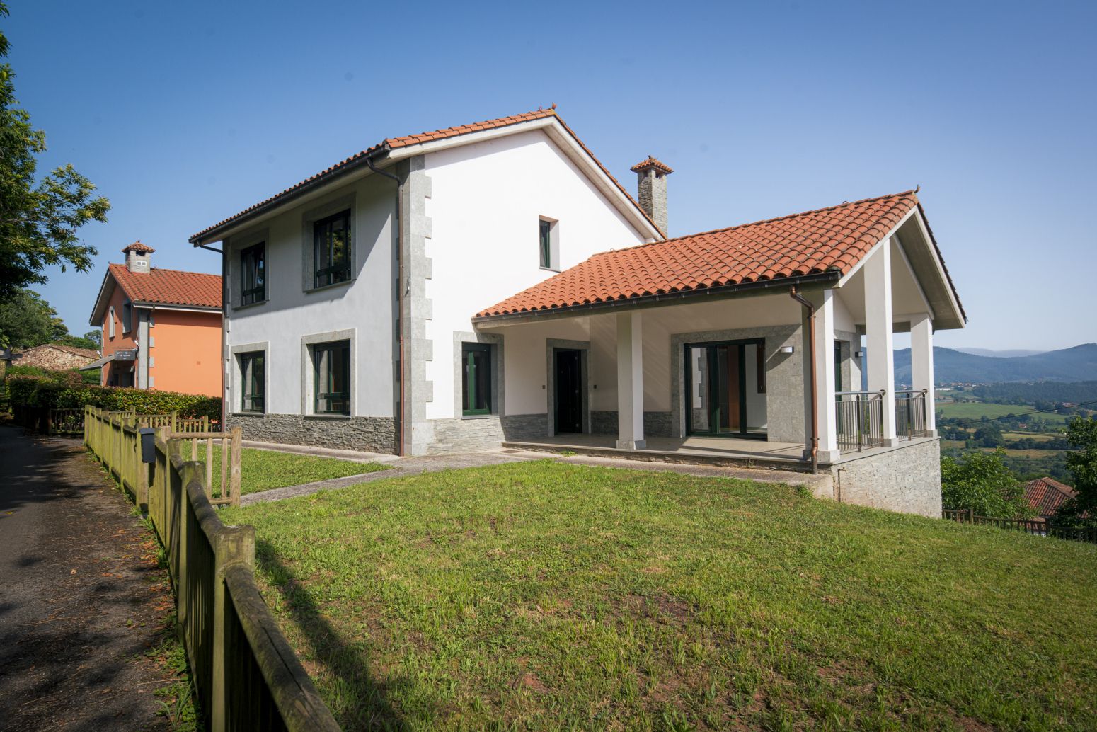 Vista exterior de Casa o xalet en venda en Villaviciosa amb Calefacció, Jardí privat i Terrassa