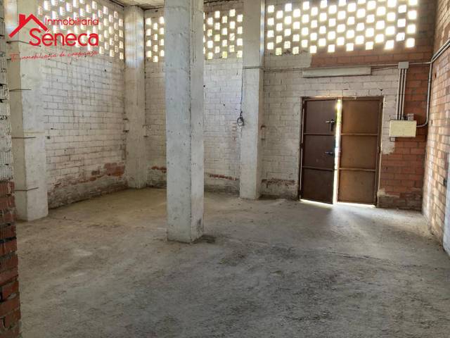 Local comercial en Alquiler en MARIA MONTESSORI en Tablero Bajo - Arruzafilla