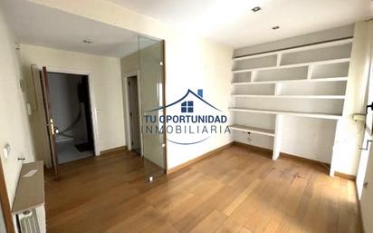 Dormitori de Apartament en venda en  Murcia Capital amb Terrassa