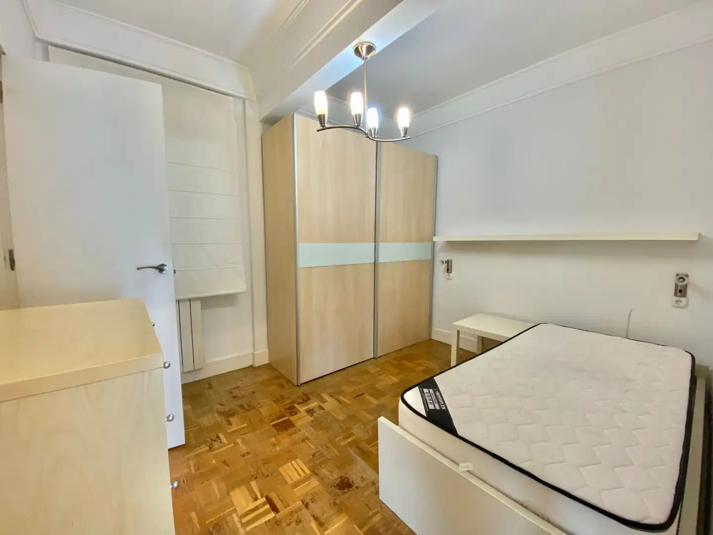 Schlafzimmer von Wohnung zur Miete in Egia 