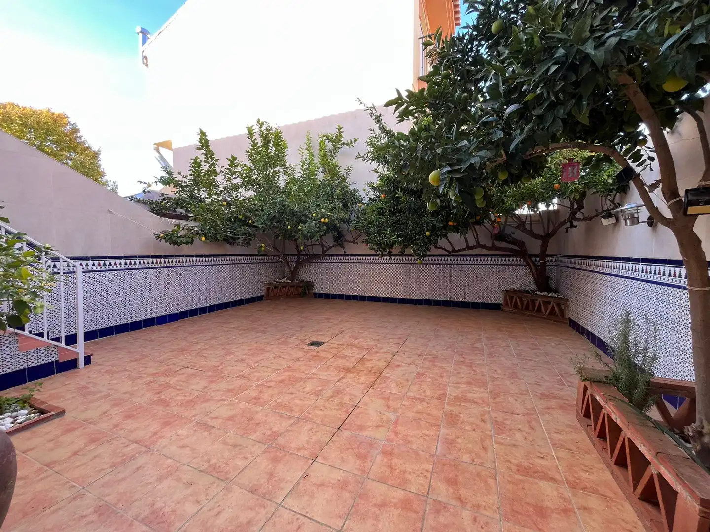 Terrasse von Einfamilien-Reihenhaus zum Verkauf in Vegas del Genil mit Klimaanlage, Heizung und Möbliert
