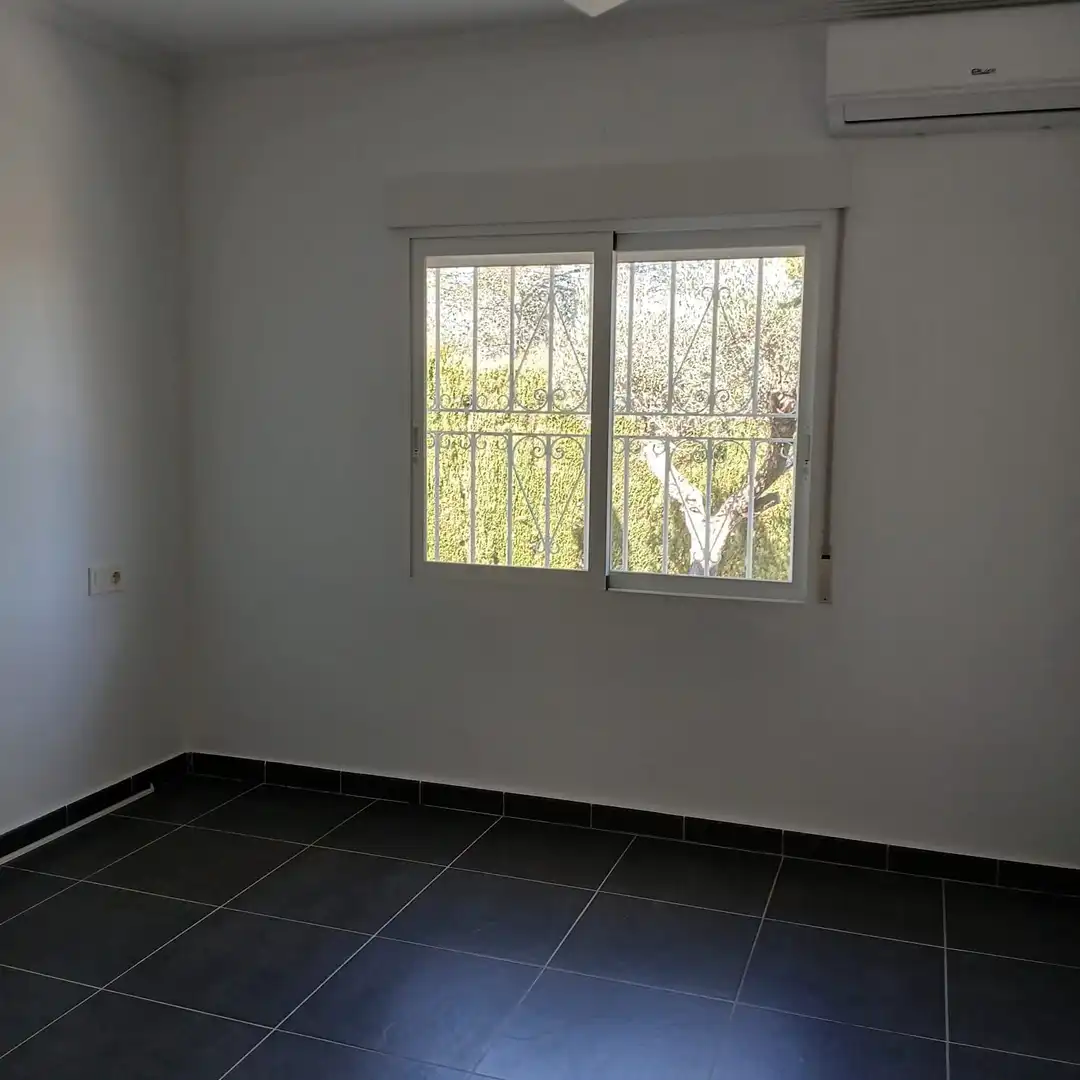 Habitación de Casa o chalet en venta en La Nucia con Aire acondicionado, Calefacción y Jardín privado