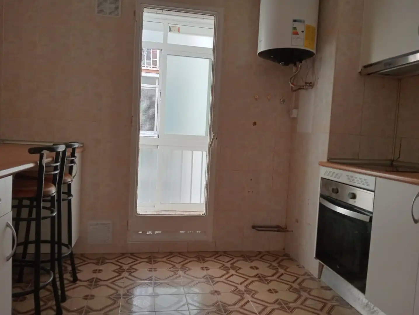 Kitchen of Flat for share in Alcalá de Henares  with Heating, Furnished and Oven