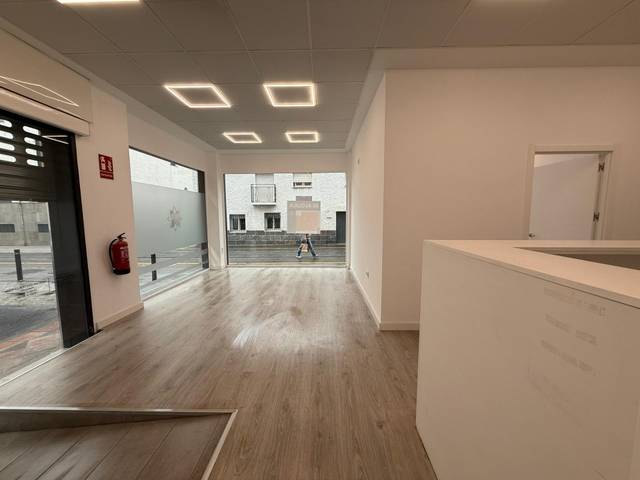 Local comercial en Alquiler en Calle del Doctor Fléming en Poniente