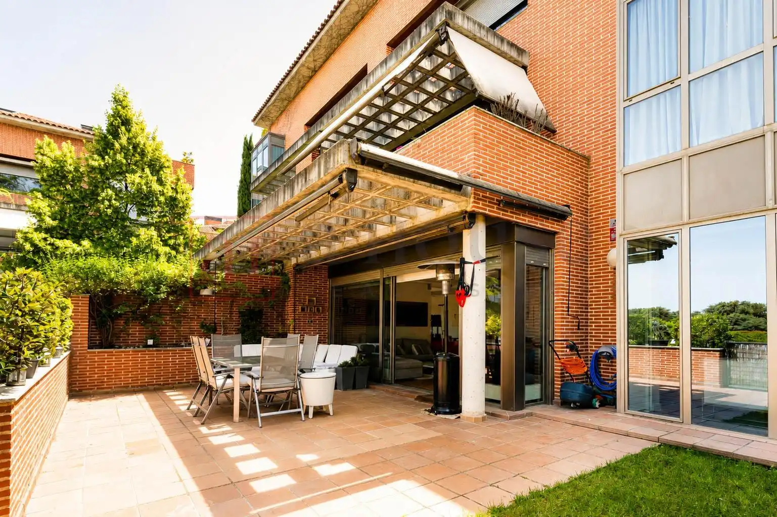 Terraza de Planta baja en venta en Madrid con Aire acondicionado, Calefacción y Jardín privado