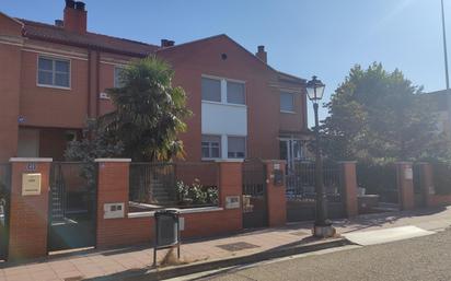 Vista exterior de Casa o xalet en venda en Laguna de Duero amb Terrassa i Balcó