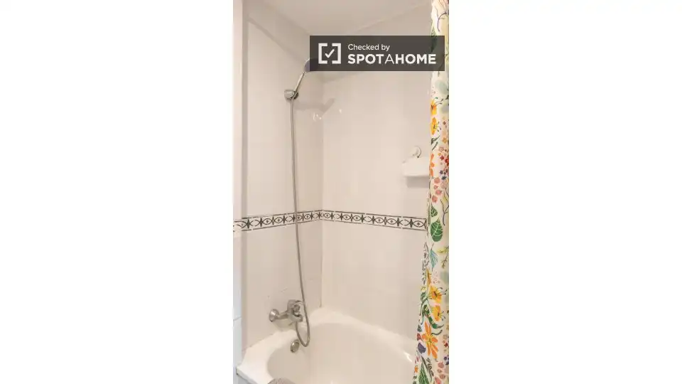 Baño de Piso de alquiler en Madrid con Aire acondicionado, Calefacción y Amueblado