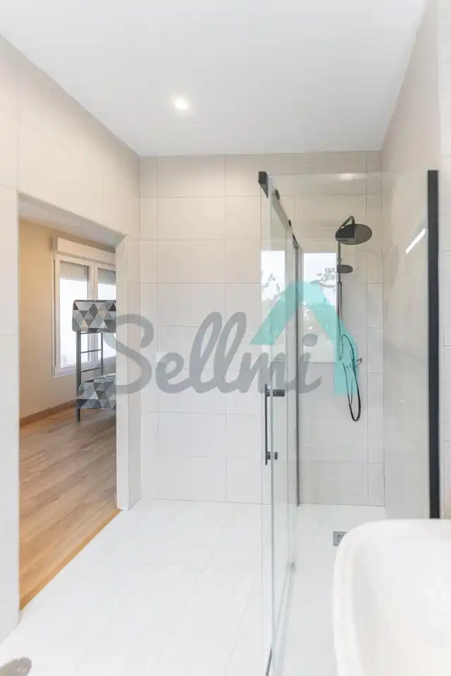 Bathroom of Houses for rent in Gijón   with Heating, Private garden and Terrace