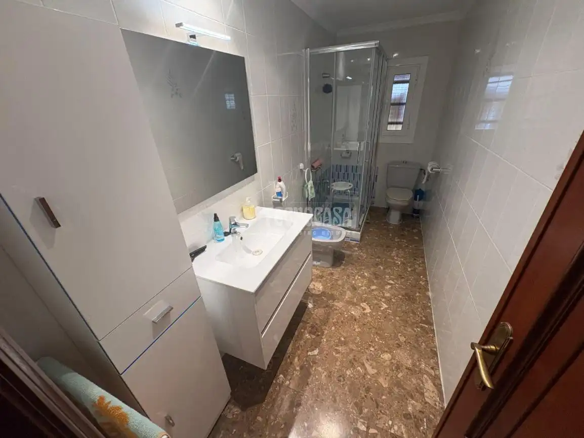 Baño de Piso en venta en Burjassot con Aire acondicionado y Balcón