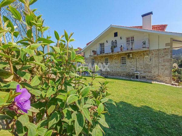 Casa-chalet en Venta en Camino do Xestal en O Rosal