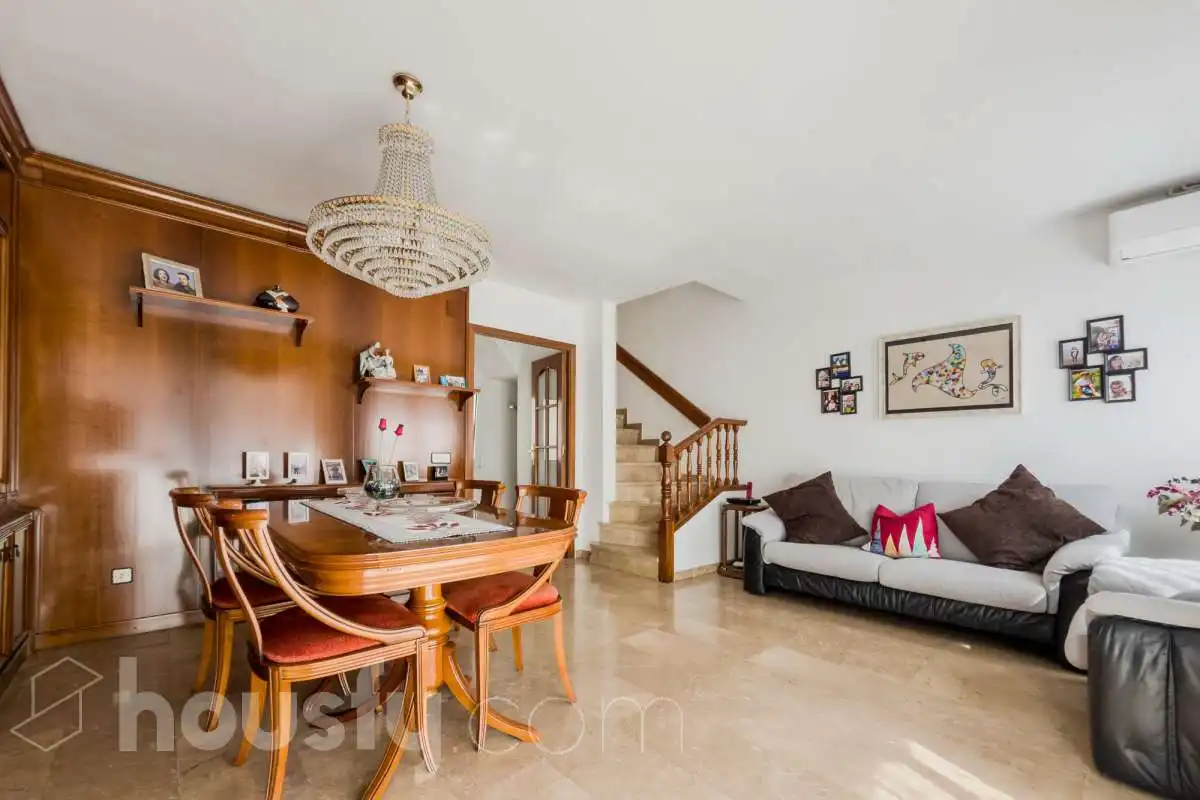 Dining room of Houses for sale in Santa Coloma de Gramenet  with Air Conditioner, Heating and Private garden