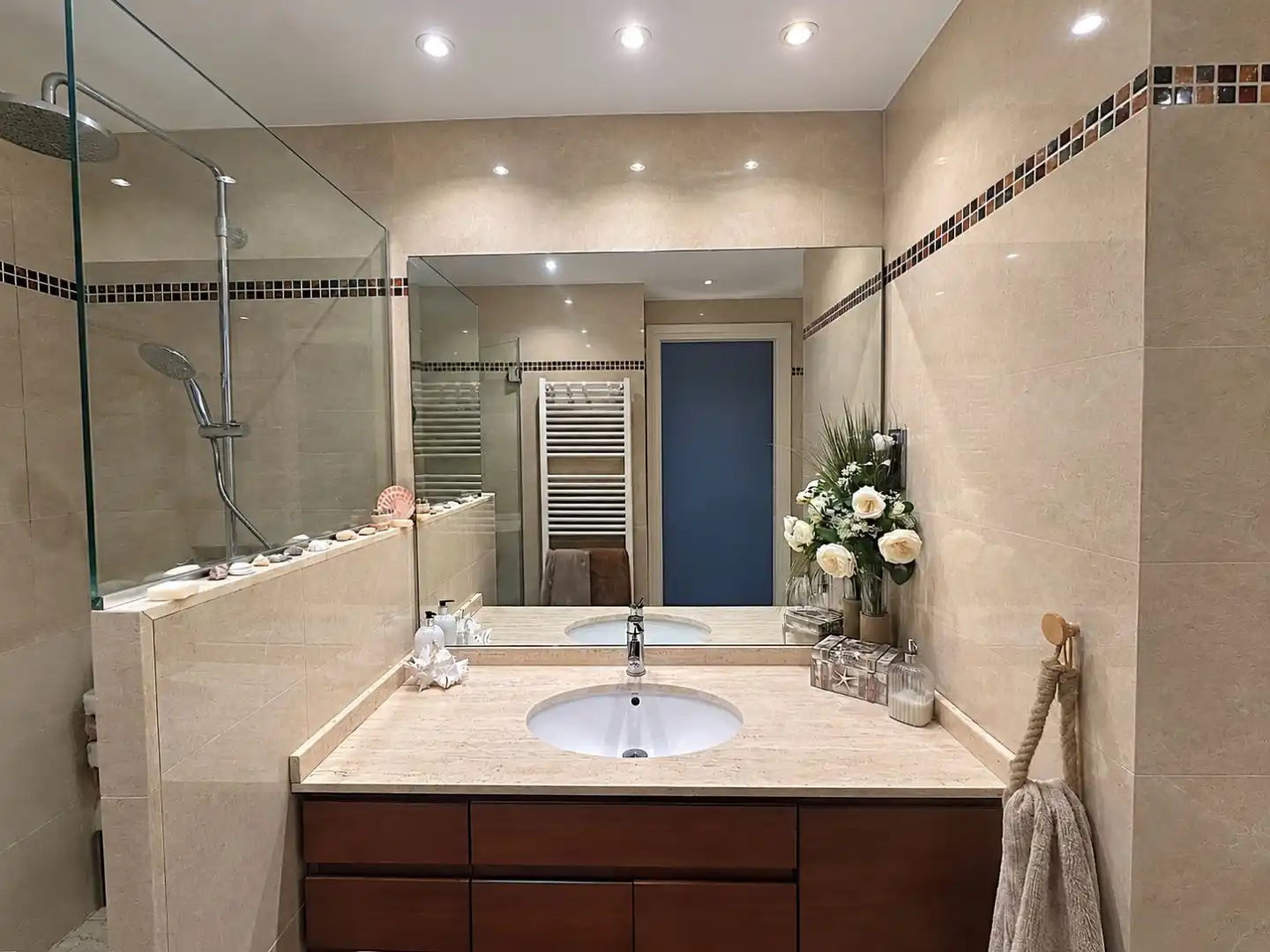 Badezimmer von Wohnung zum Verkauf in Gavà mit Klimaanlage und Terrasse