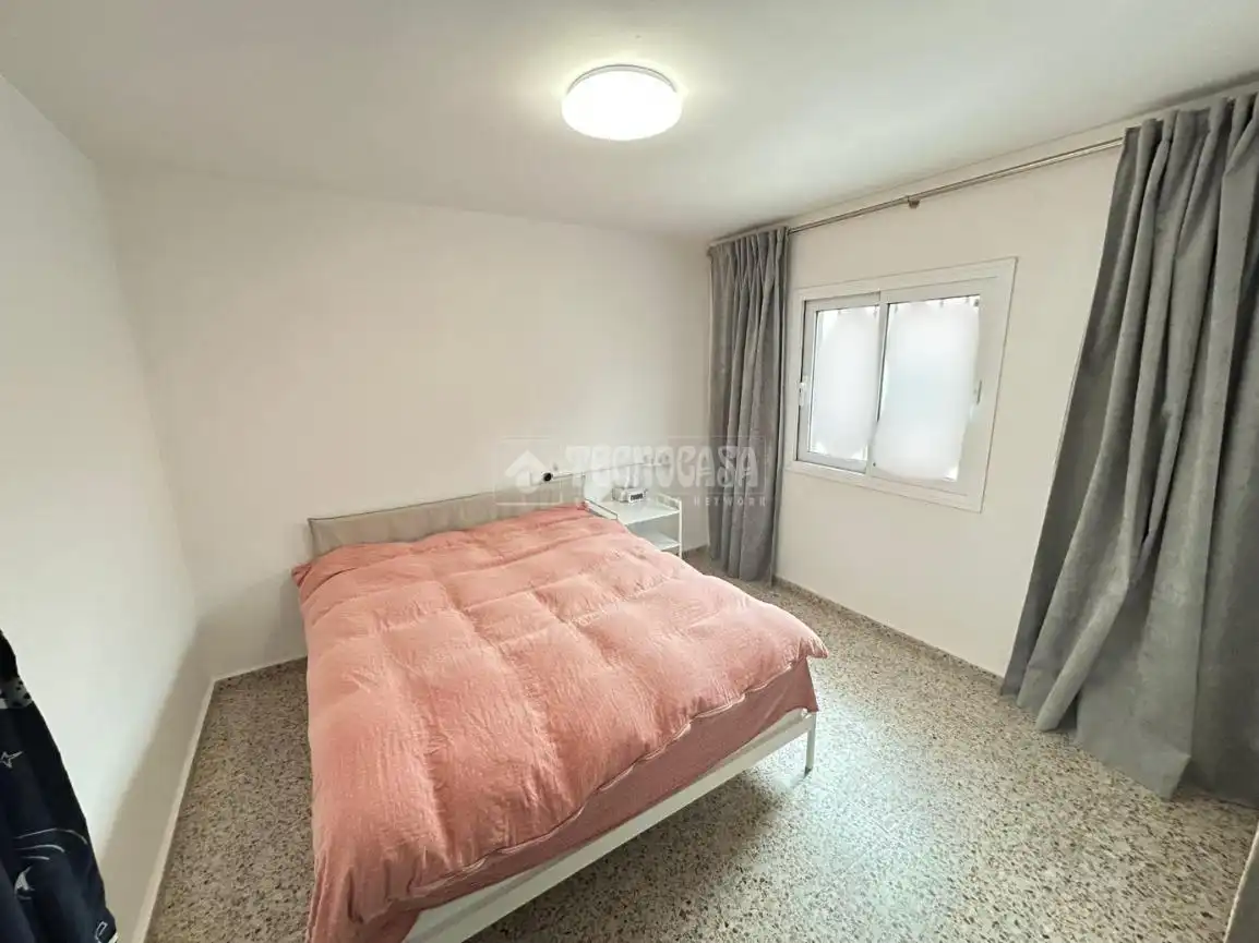 Schlafzimmer von Einfamilien-Reihenhaus zum Verkauf in Fuengirola mit Klimaanlage, Terrasse und Abstellraum
