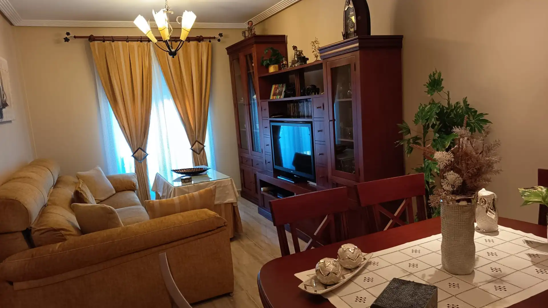 Living room of Single-family semi-detached for sale in Dos Hermanas  with Air Conditioner, Heating and Storage room