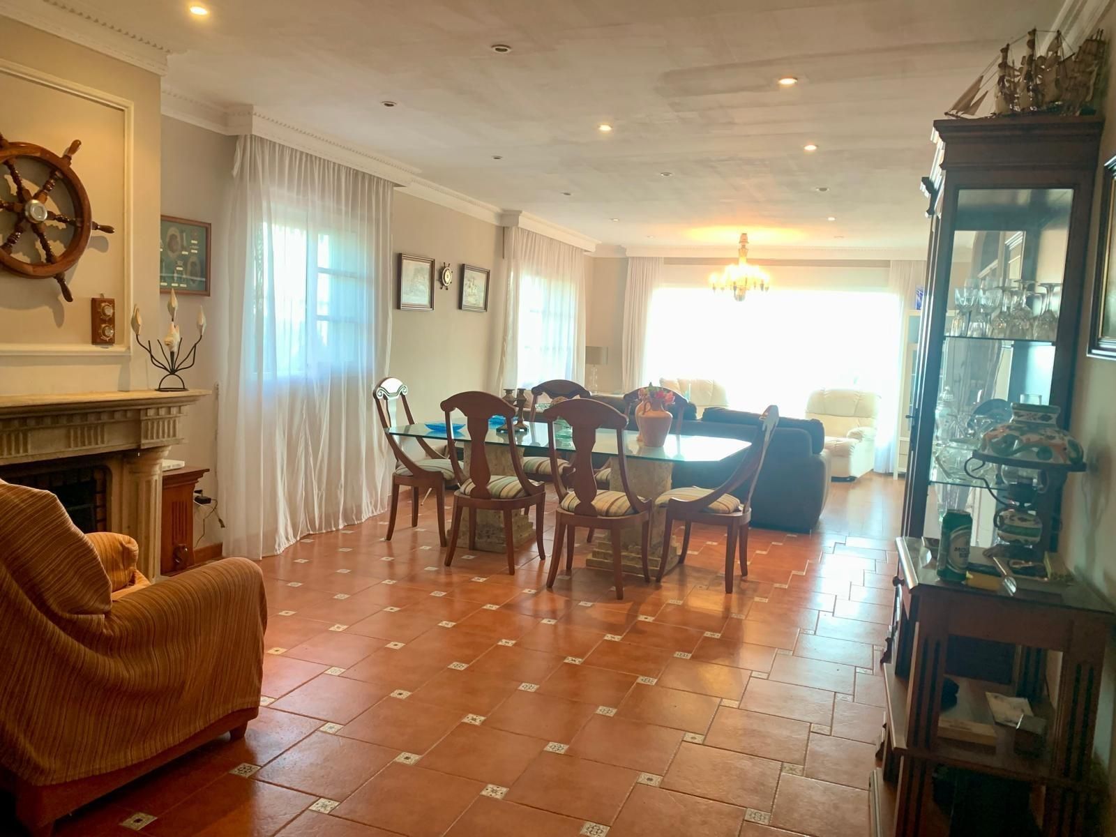 Menjador de Casa o xalet en venda en Algeciras amb Calefacció, Terrassa i Traster