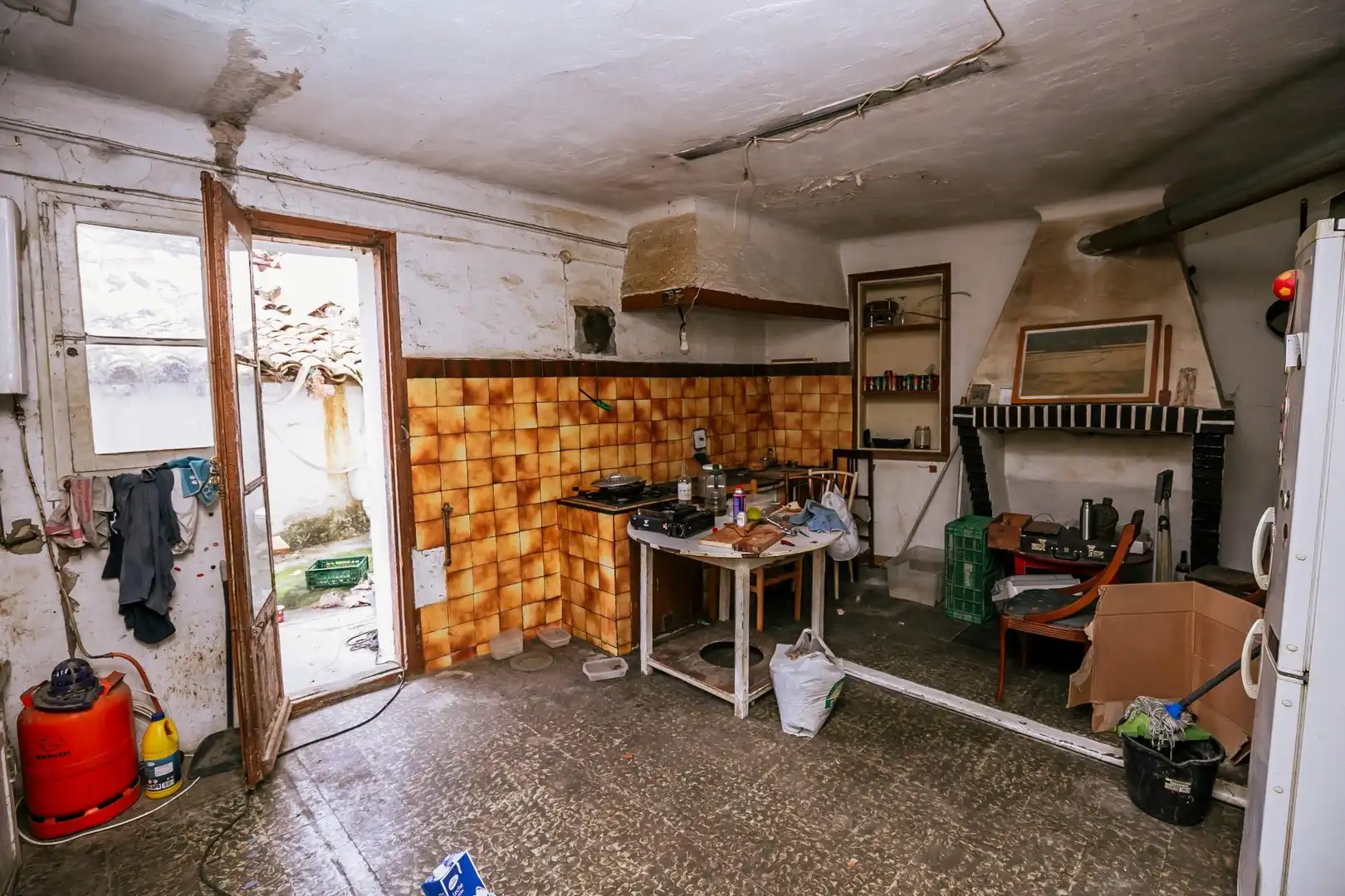 Cuina de Casa o xalet en venda en Ayerbe amb Moblat i Balcó