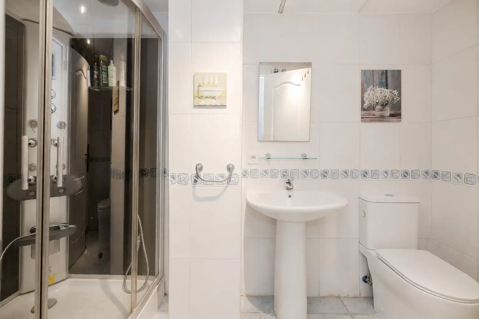 Bathroom of Flat for sale in Marbella  with Air Conditioner, Heating and Terrace