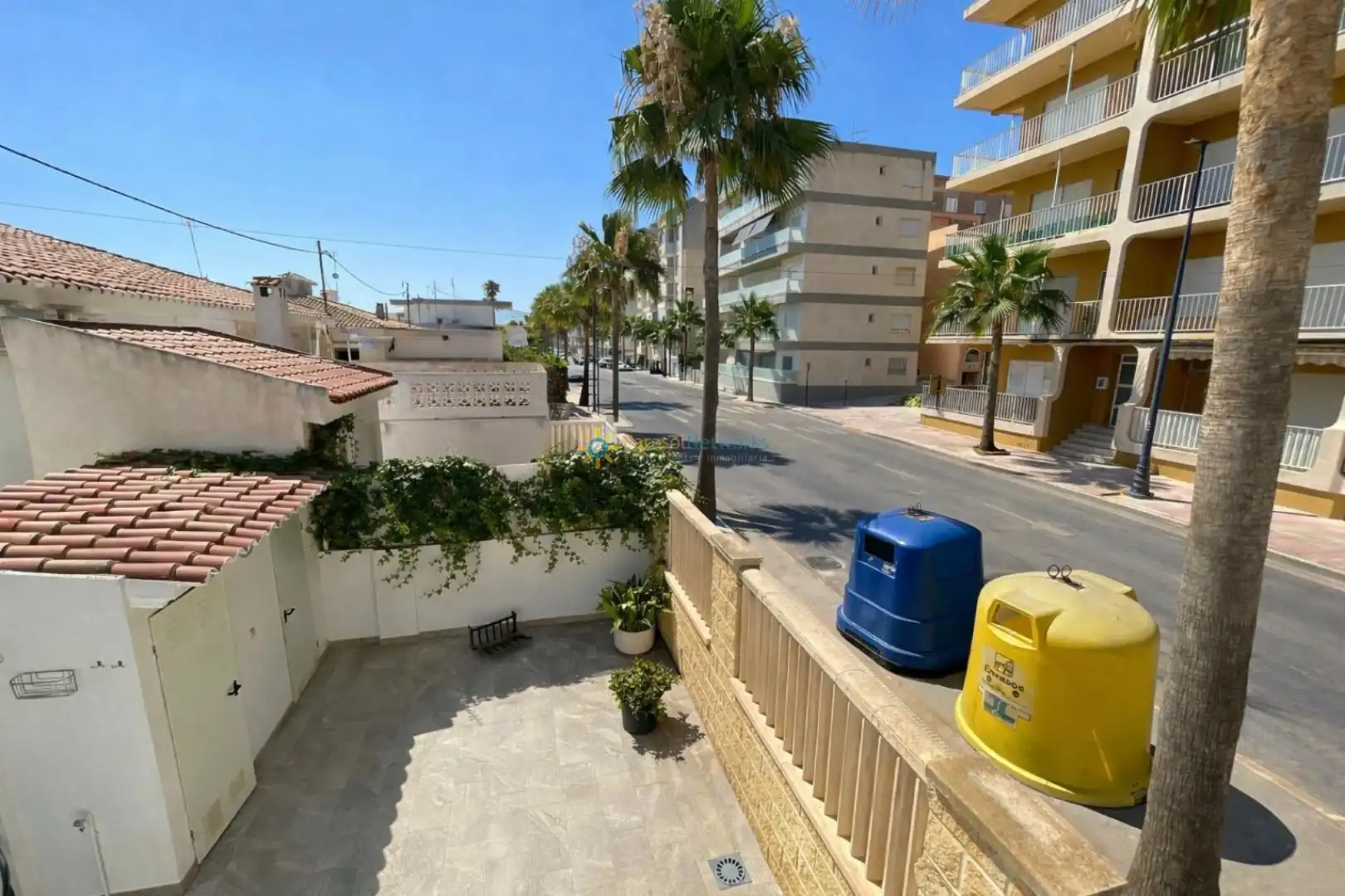 Vista exterior de Casa o xalet en venda en Miramar amb Aire condicionat, Jardí privat i Terrassa