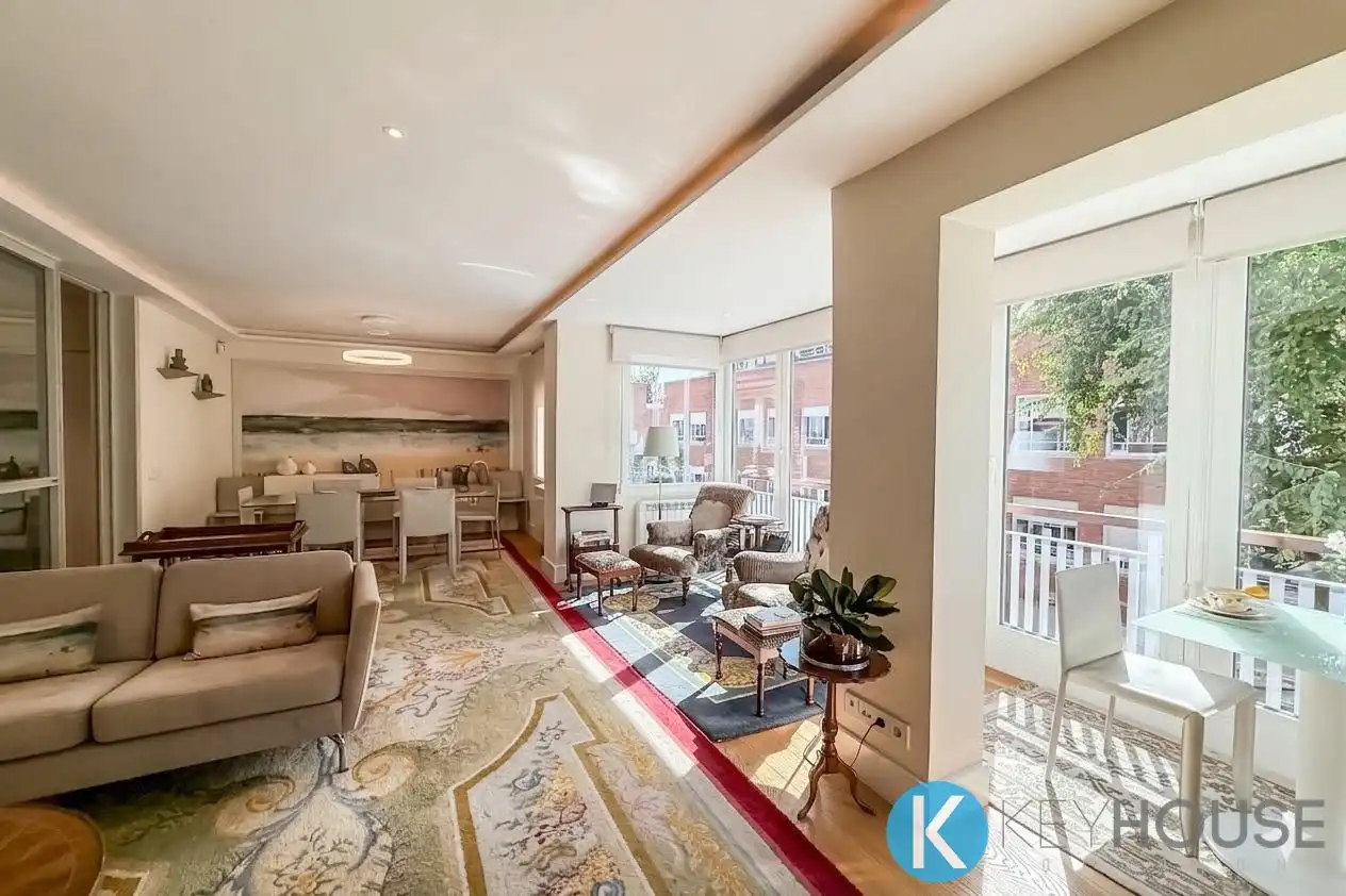 Flat with pool for sale in Calle de José Rodríguez Pinilla, imagen 3