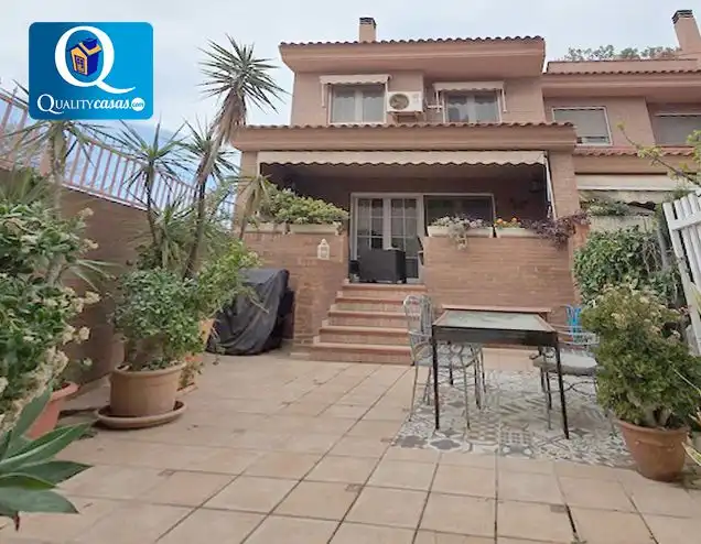 Jardí de Casa o xalet en venda en Alicante / Alacant amb Aire condicionat, Terrassa i Piscina comunitària