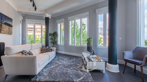 ¡ALQUILOFÁCIL MONCLOA presenta este maravilloso piso exterior con vistas a la calle Princesa!