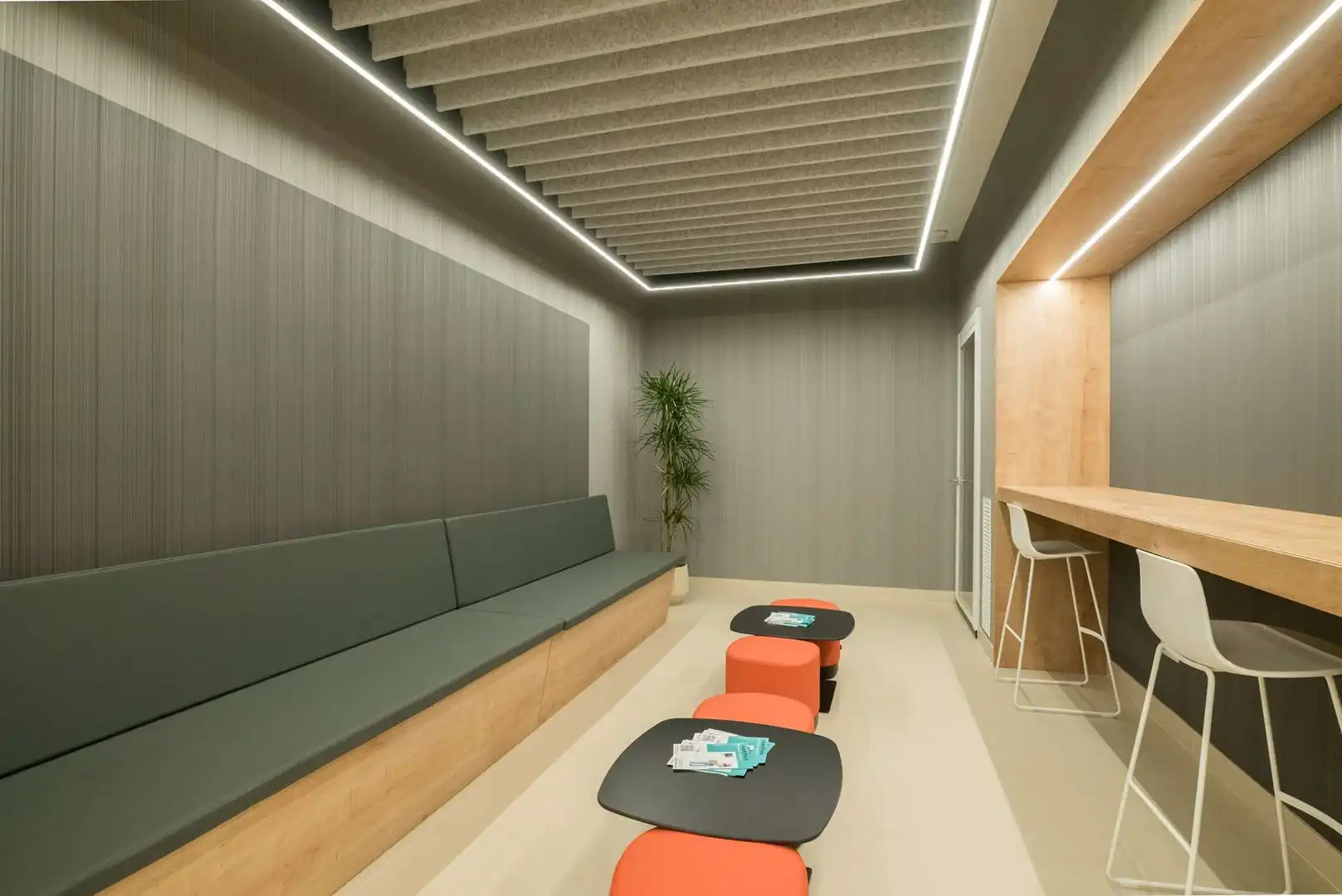 Oficina de alquiler en Cornellà de Llobregat con Aire acondicionado, Calefacción y Terraza