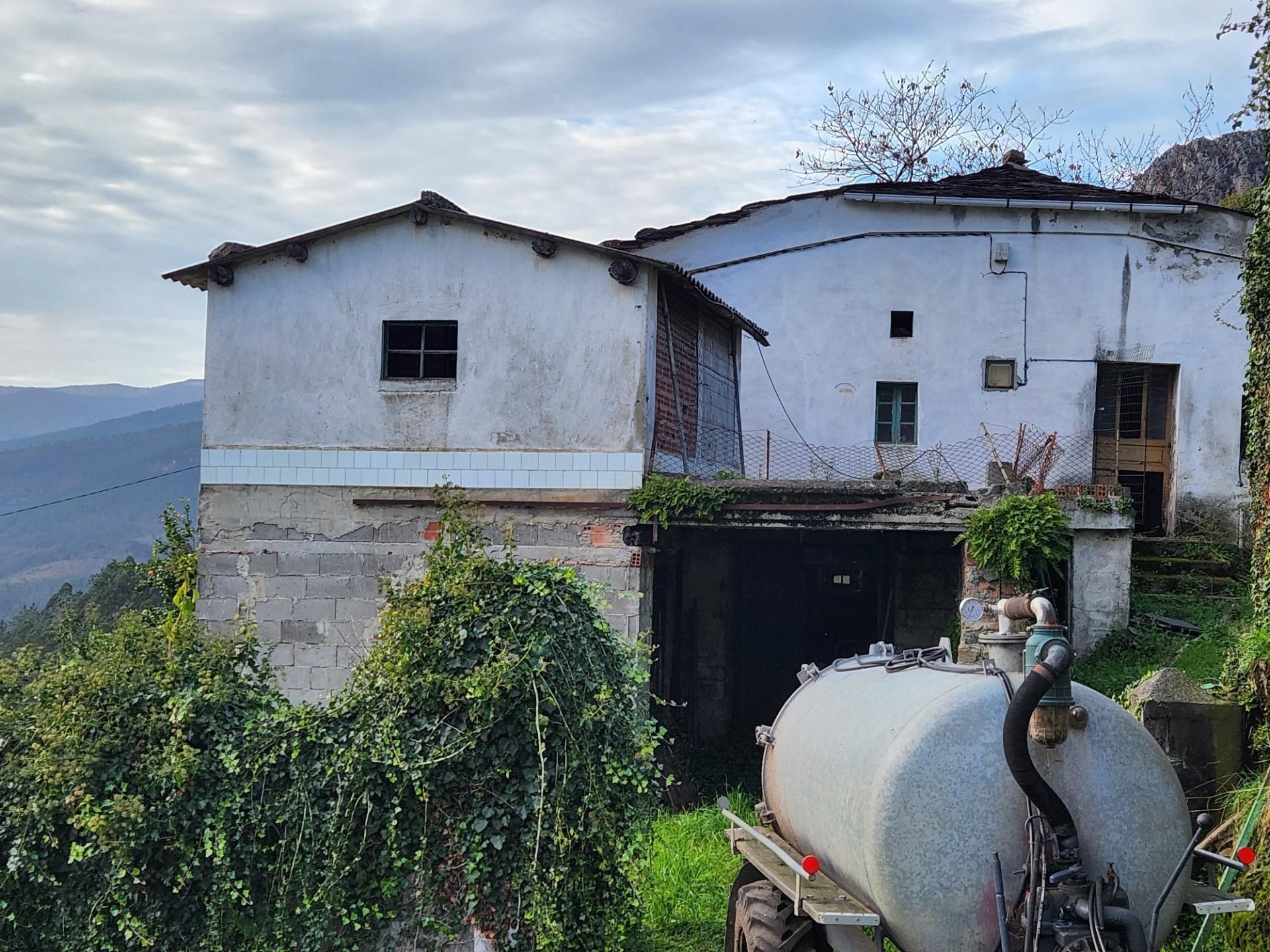Vista exterior de Casa o xalet en venda en Villayón amb Jardí privat