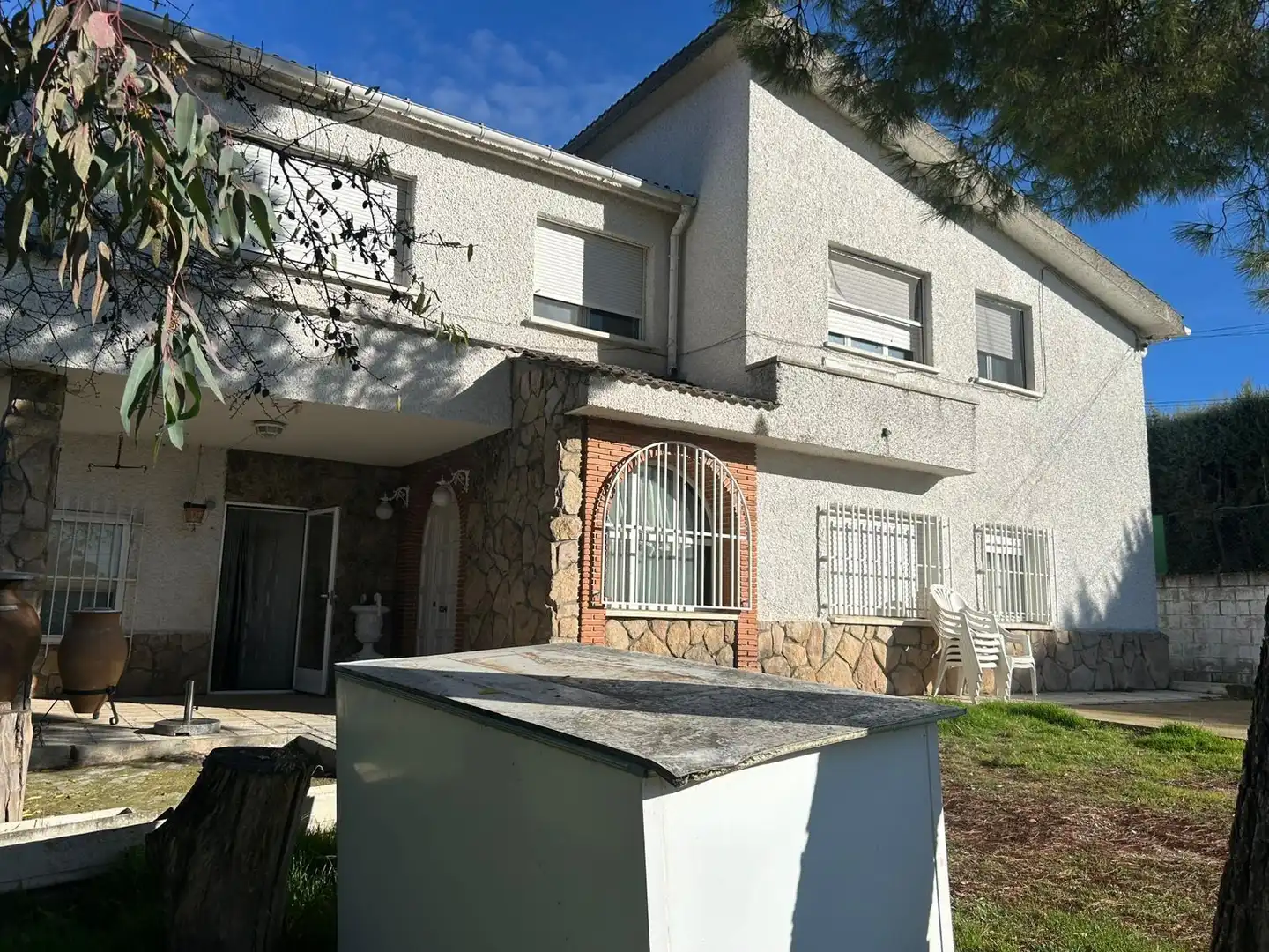 Vista exterior de Casa o xalet en venda en Villalbilla amb Jardí privat i Piscina
