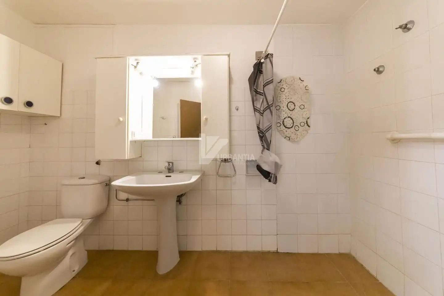 Bathroom of Houses for sale in Miranda de Arga  with Heating, Parquet flooring and Storage room
