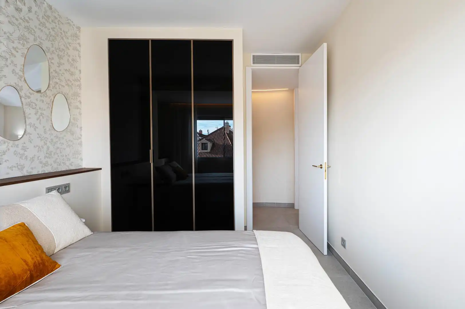 Bedroom of Flat for sale in Málaga  with Air Conditioner, Heating and Terrace
