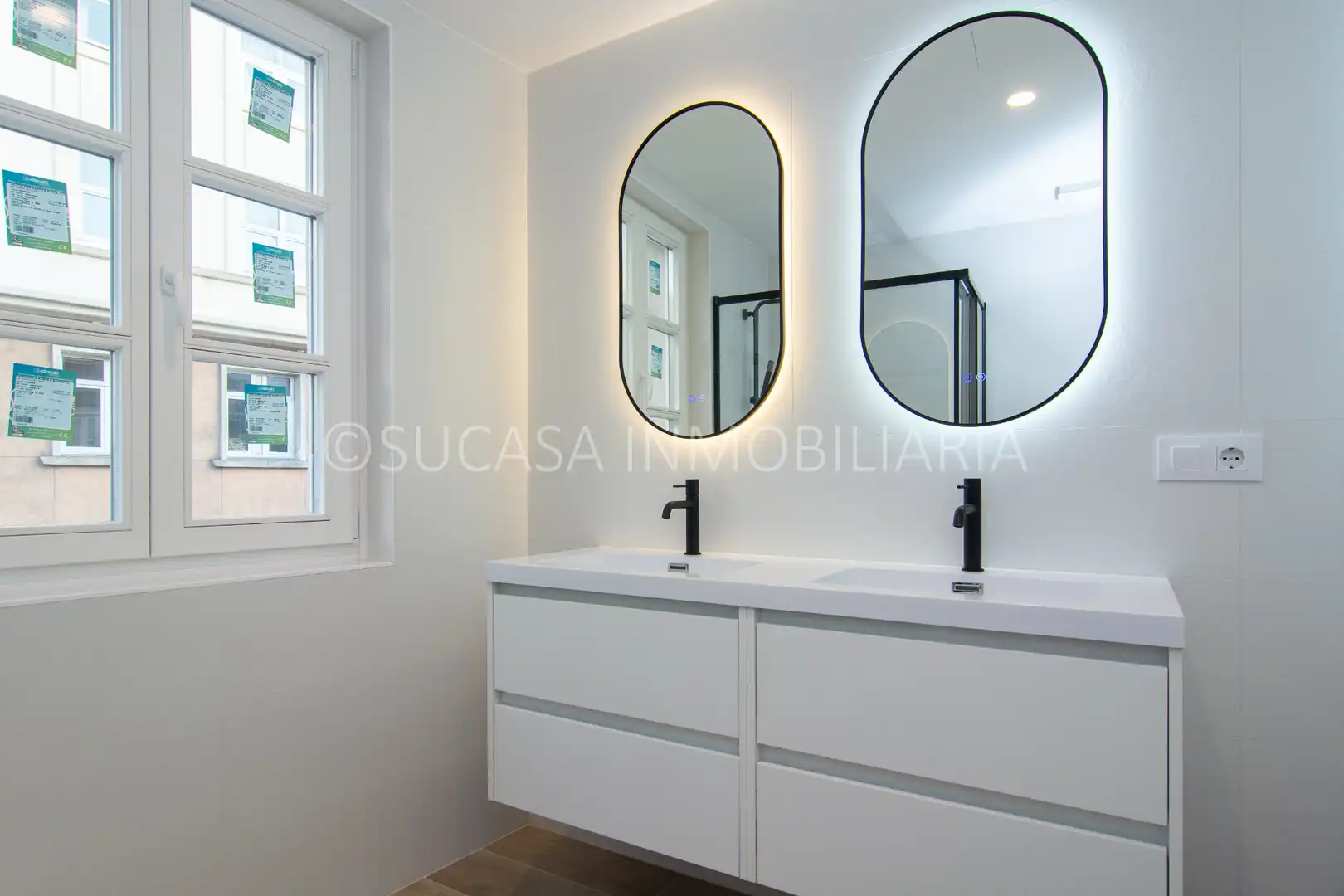 Bathroom of Flat for sale in A Coruña Capital   with Heating, Oven and Microwave