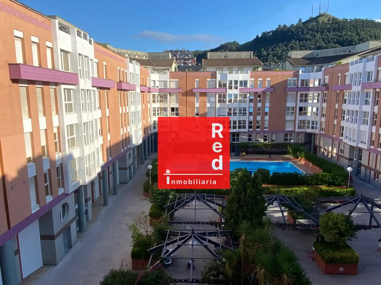 Vista exterior de Piso en venta en Castro-Urdiales con Calefacción, Trastero y Piscina