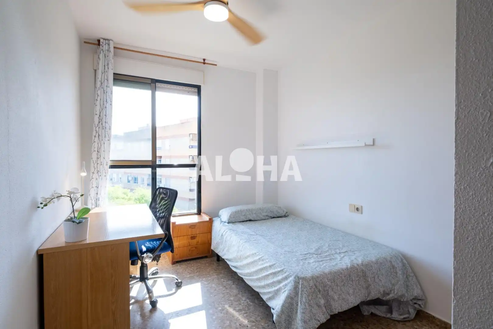 Dormitori de Apartament de lloguer en Moncada amb Aire condicionat, Moblat i Piscina comunitària