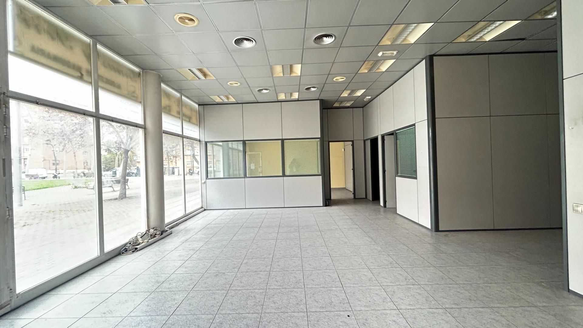Premises for sale in  Barcelona Capital