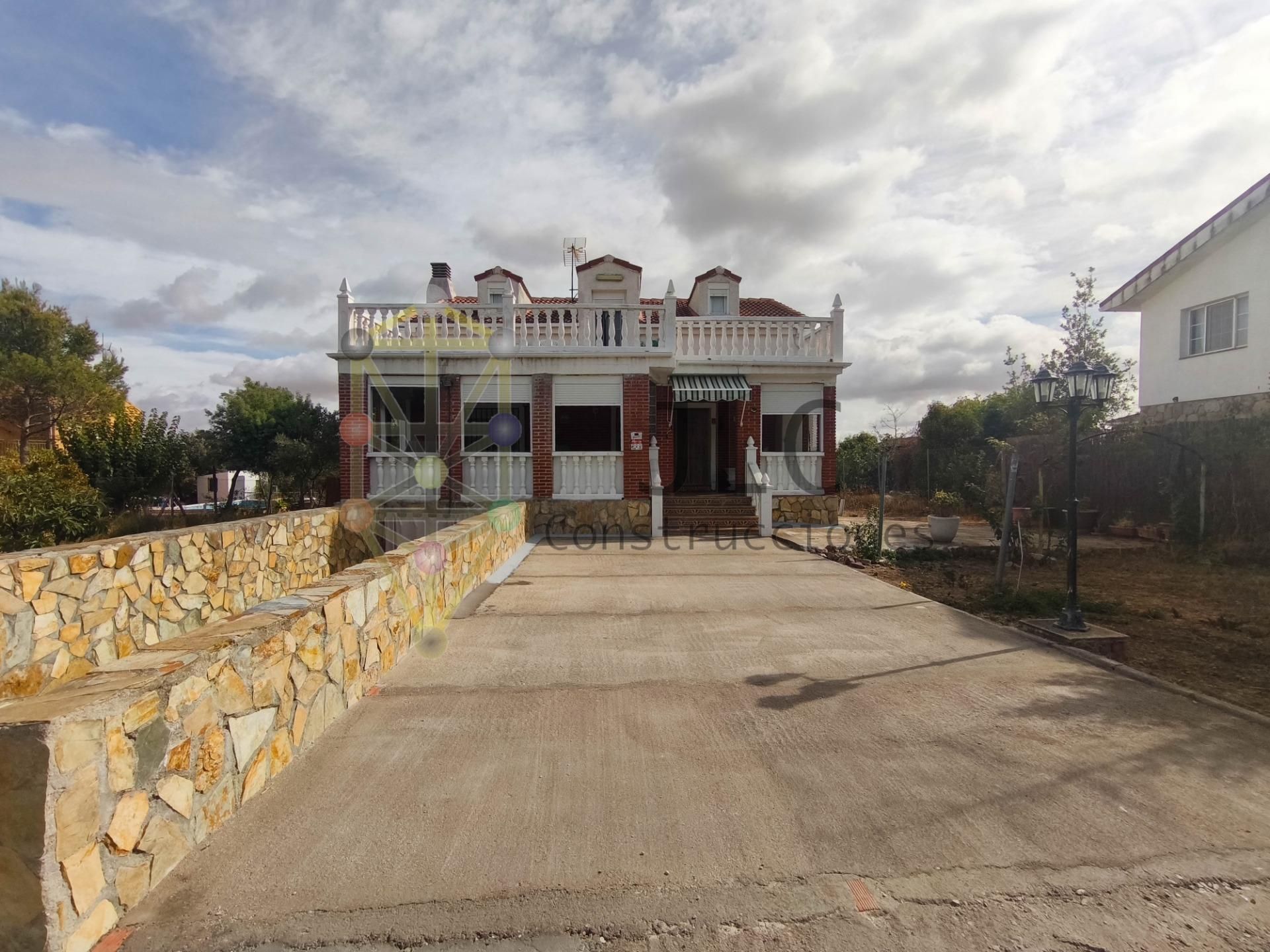 Exterior view of House or chalet for sale in El Casar  with Heating, Private garden and Terrace