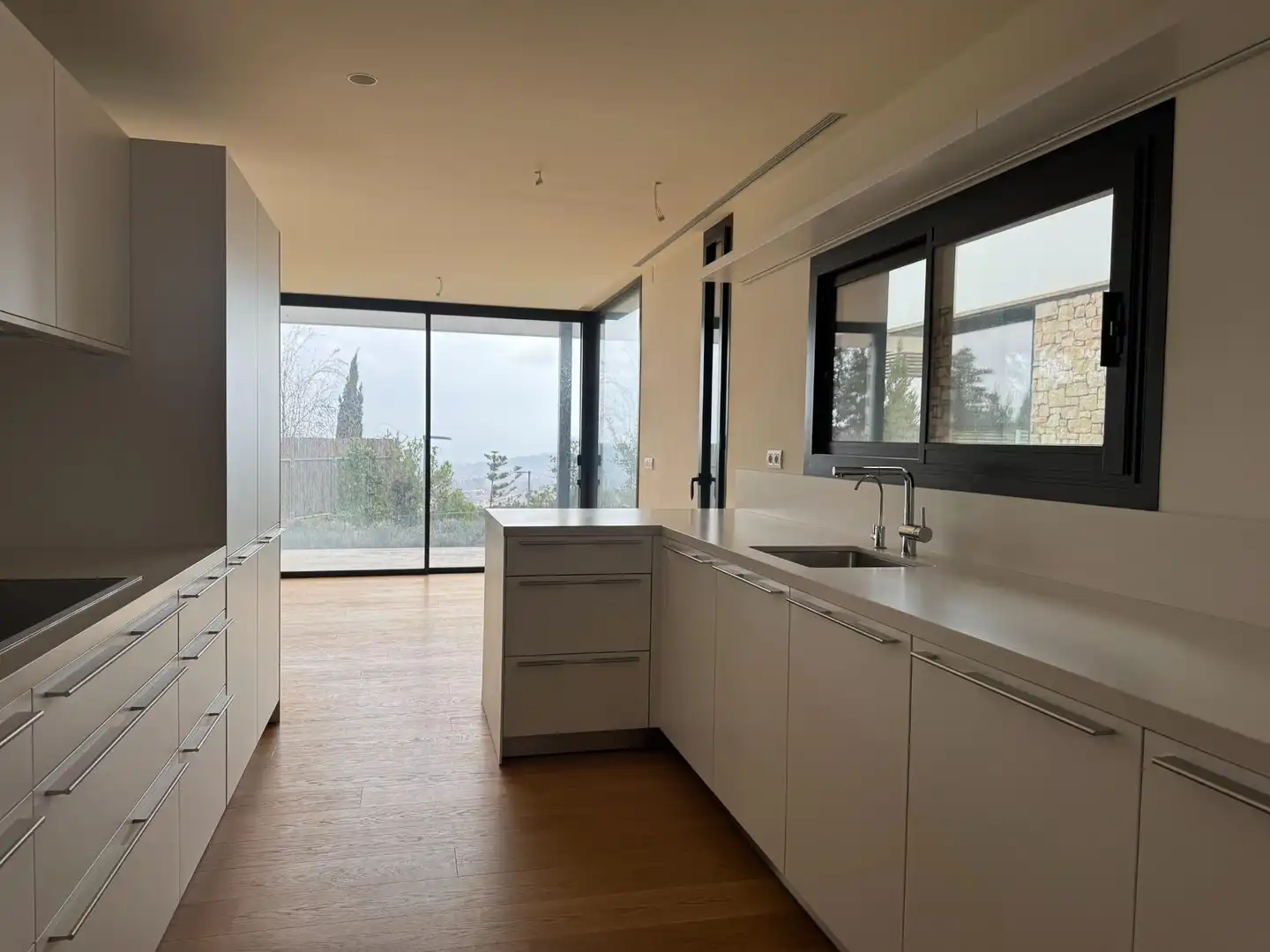 Cocina de Casa o chalet en venta en Barcelona con Aire acondicionado, Calefacción y Jardín privado
