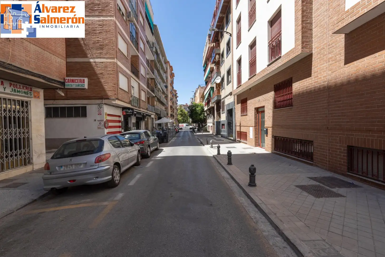Vista exterior de Pis en venda en Granada amb Calefacció i Terrassa