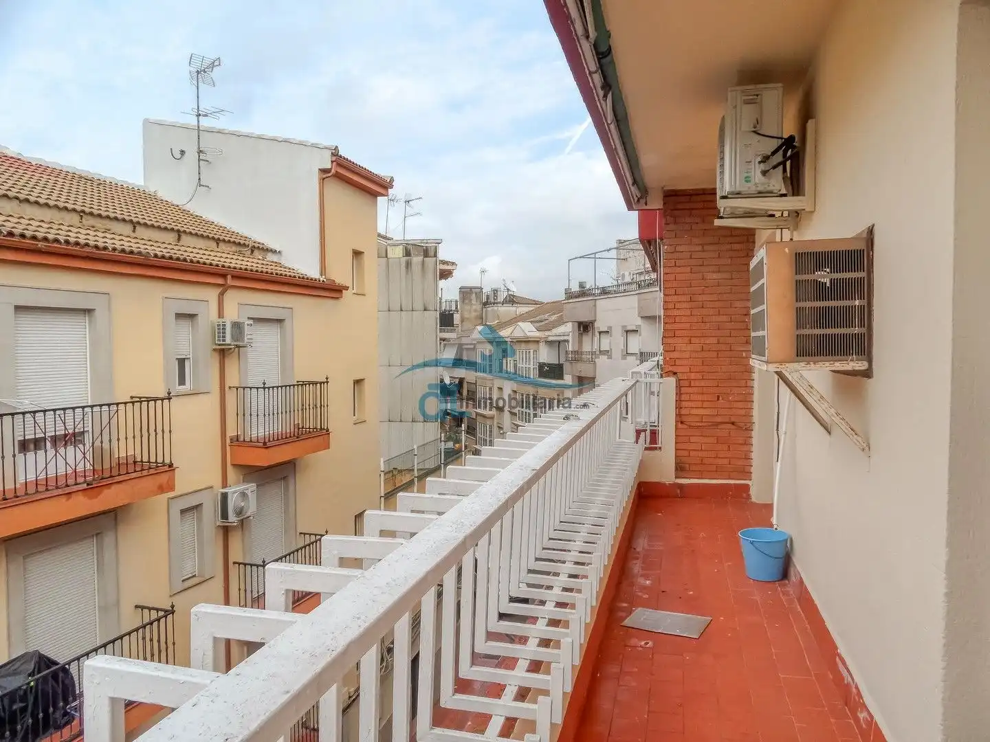 Außenansicht von Wohnung zur Miete in Linares mit Klimaanlage, Heizung und Möbliert