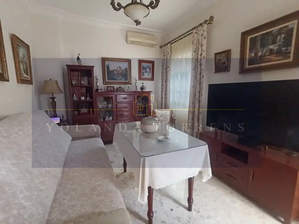 Sala d'estar de Casa o xalet en venda en Alcalá de Guadaira