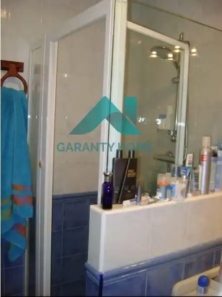 Badezimmer von Dachboden zur Miete in Cáceres mit Klimaanlage, Heizung und Terrasse