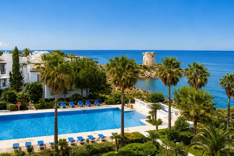 Schwimmbecken von Wohnung zum Verkauf in Casares mit Klimaanlage, Heizung und Privatgarten