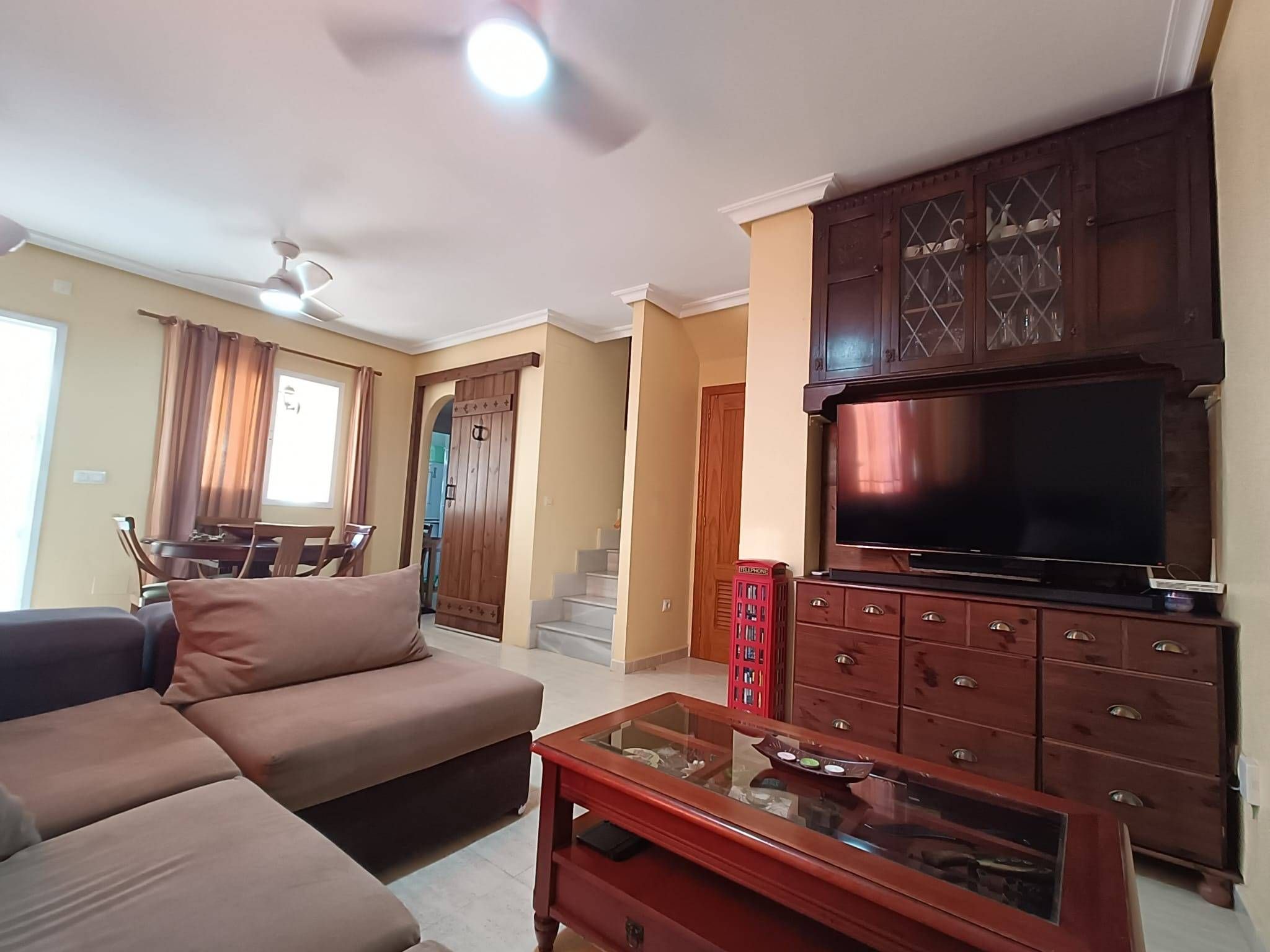 Sala d'estar de Casa adosada en venda en Orihuela amb Aire condicionat, Calefacció i Jardí privat