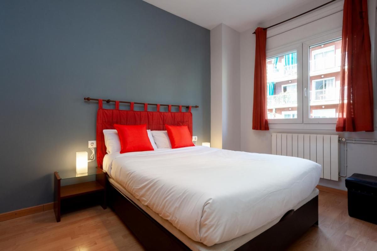 Dormitori de Apartament de lloguer en  Barcelona Capital amb Aire condicionat, Calefacció i Moblat