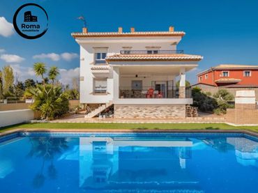Chalet con piscina en venta en Villa de Otura