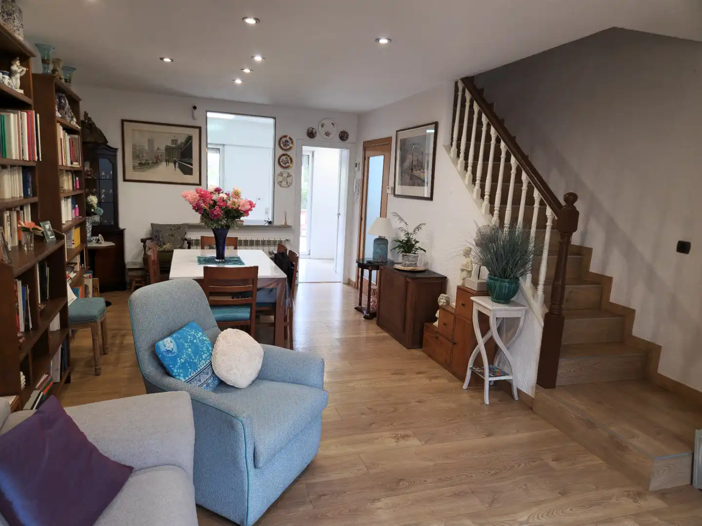 Wohnzimmer von Einfamilien-Reihenhaus zum Verkauf in Olot mit Terrasse, Abstellraum und Möbliert