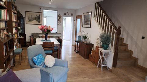 Foto 2 de Casa adosada en venda a Plaça Manuel Malagrida, Olot, Girona