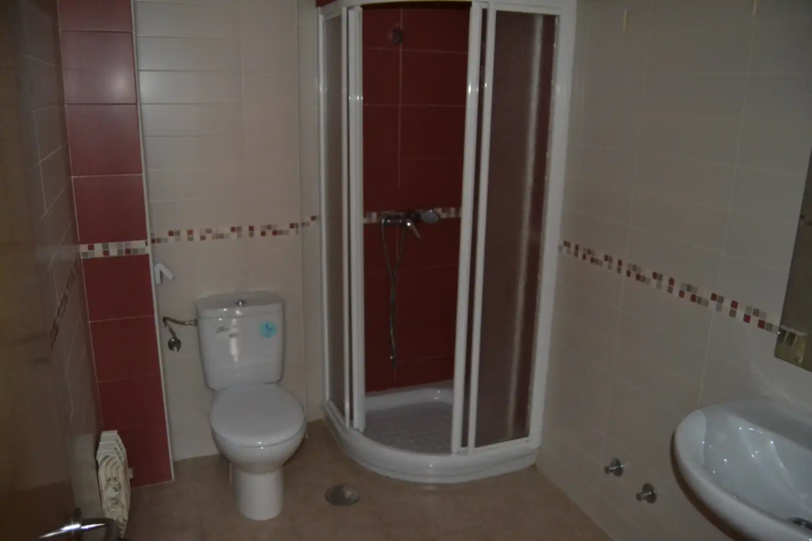 Bathroom of Flat for sale in Plasencia  with Air Conditioner, Heating and Parquet flooring
